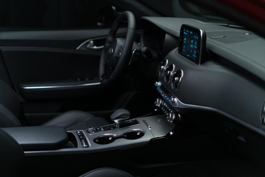 Интерьер Kia Stinger GT (CK) 2017 года  (NA) (фото 16 из 50)